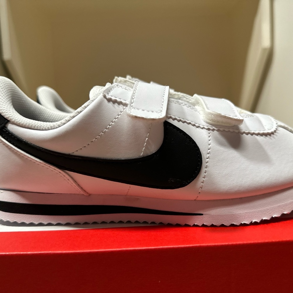 Nike Kids White Sneakers with Black Swoosh Velcro - Picture 3 of 4